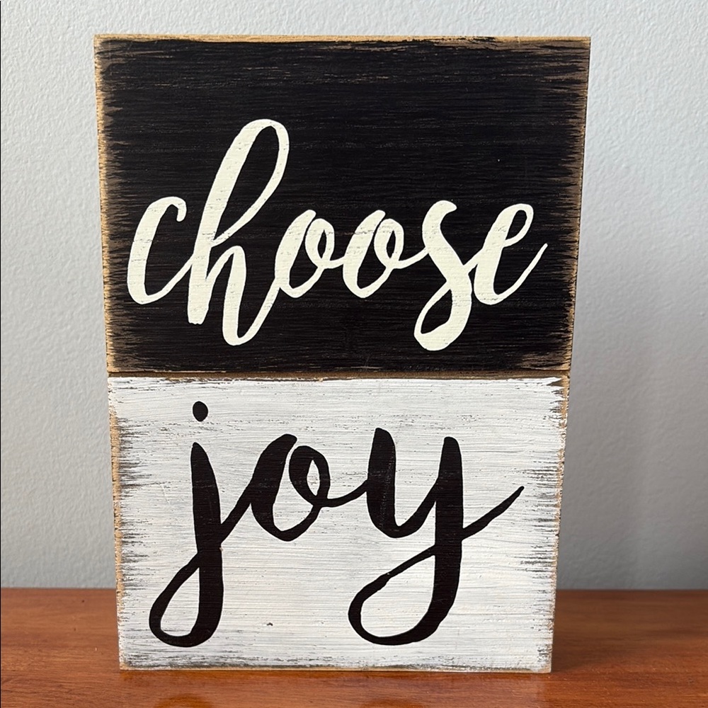 Black and White 'Choose Joy' Wooden Sign